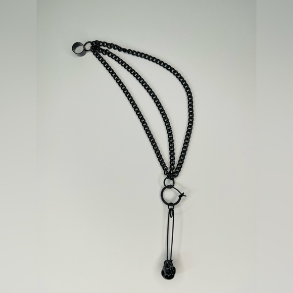 Connective chain earrings with ear cuff and skull safety pin drop - Picture 3 of 3